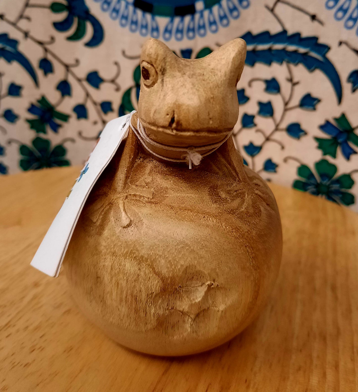 Frog sculpture wood carving parasite wood fairtrade