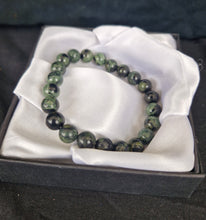 Load image into Gallery viewer, Kambaba jasper 8mm beaded crystal bracelet