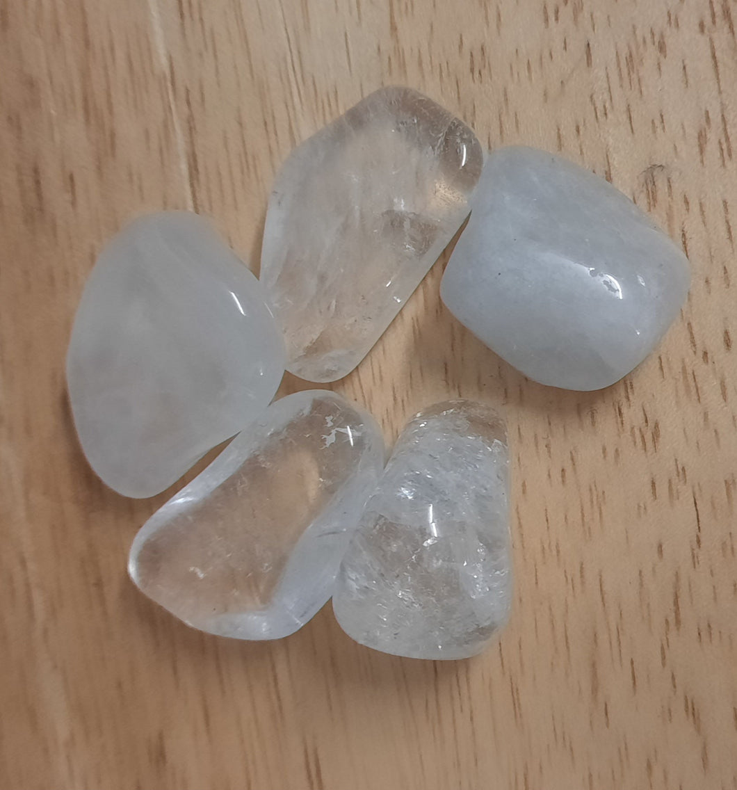 Clear quartz tumblestone