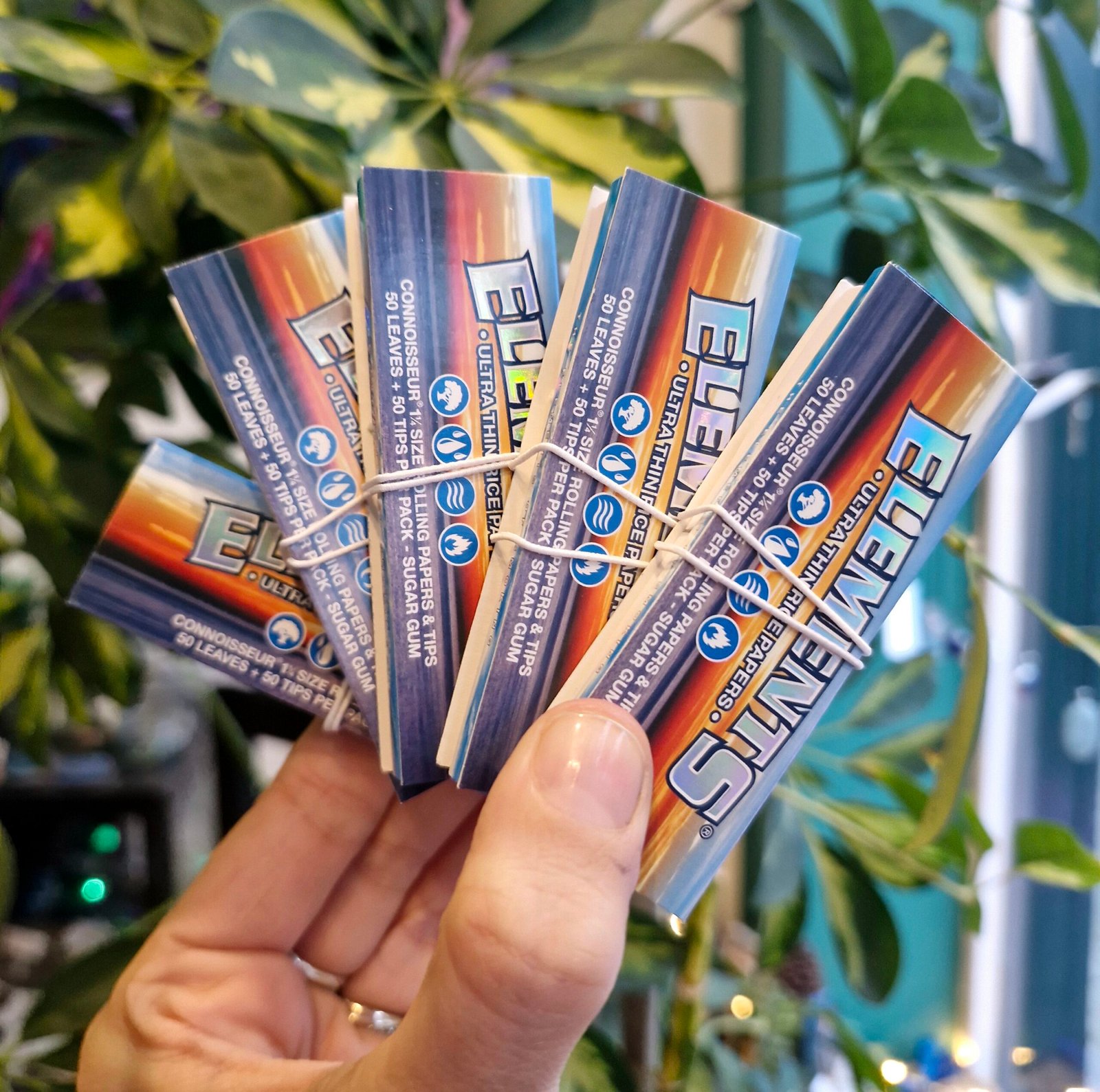 Elements Connoisseur Ultra-Thin Rice Papers with Tips 1 1/4 Elements Connoisseur Ultra-Thin Rice Papers with Tips 1 1/4