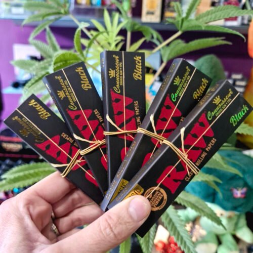 Raw Black Connoisseur Rolling Papers with Tips